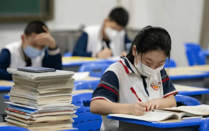 黑龙江一中学老师爆粗口,黑龙江一教师班级爆粗口