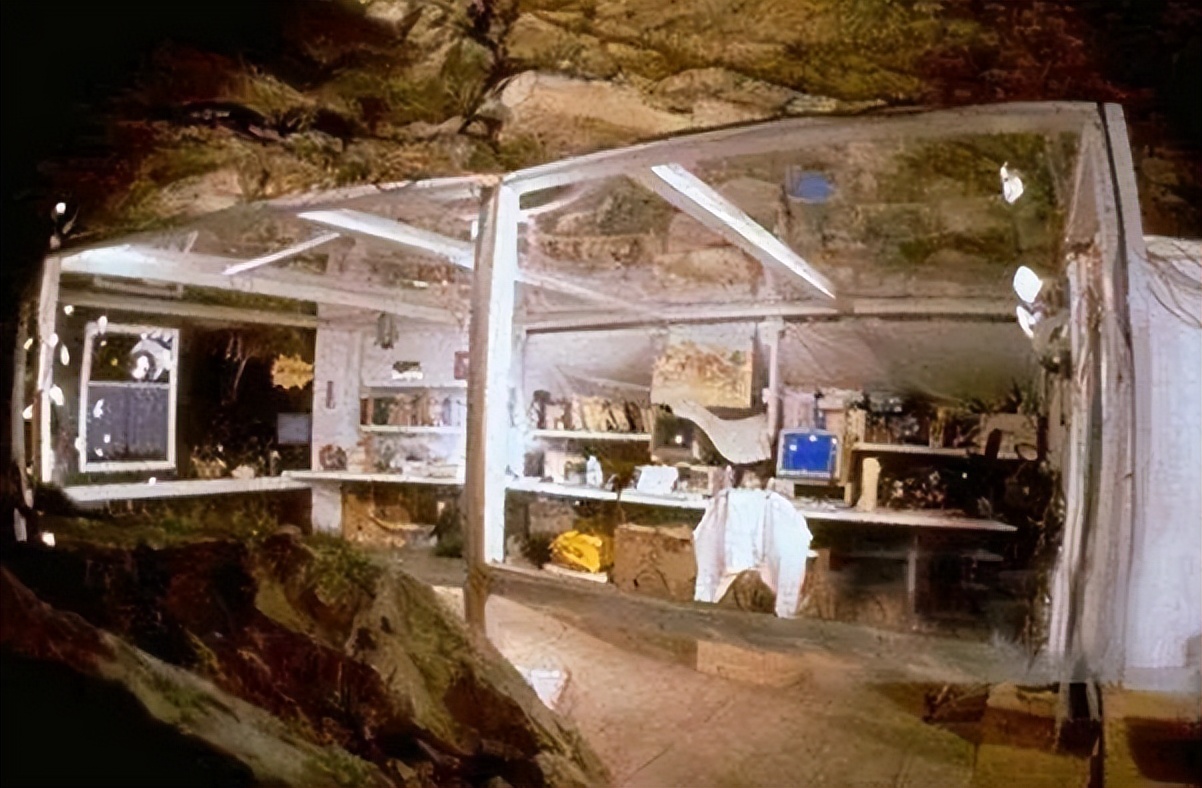 女子洞穴生活数百天回归,女子70米洞穴生活500天