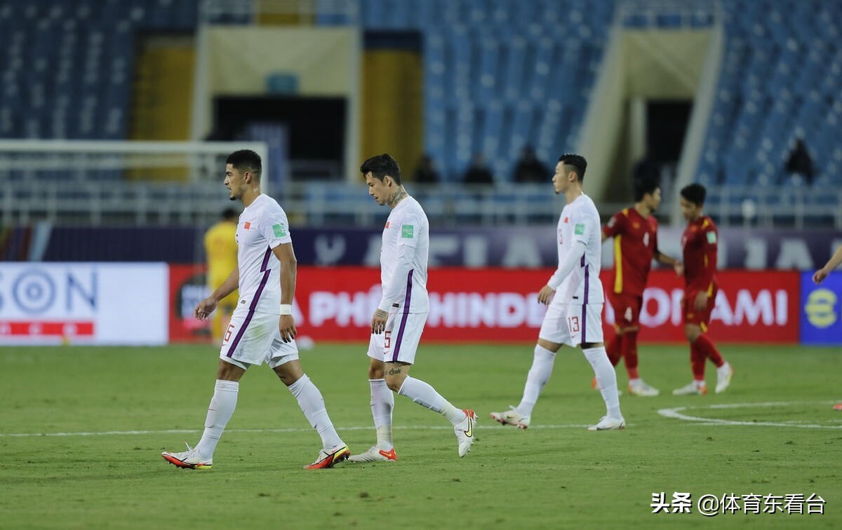 国足1-3输越南，6大名记发声，中国球迷点评犀利