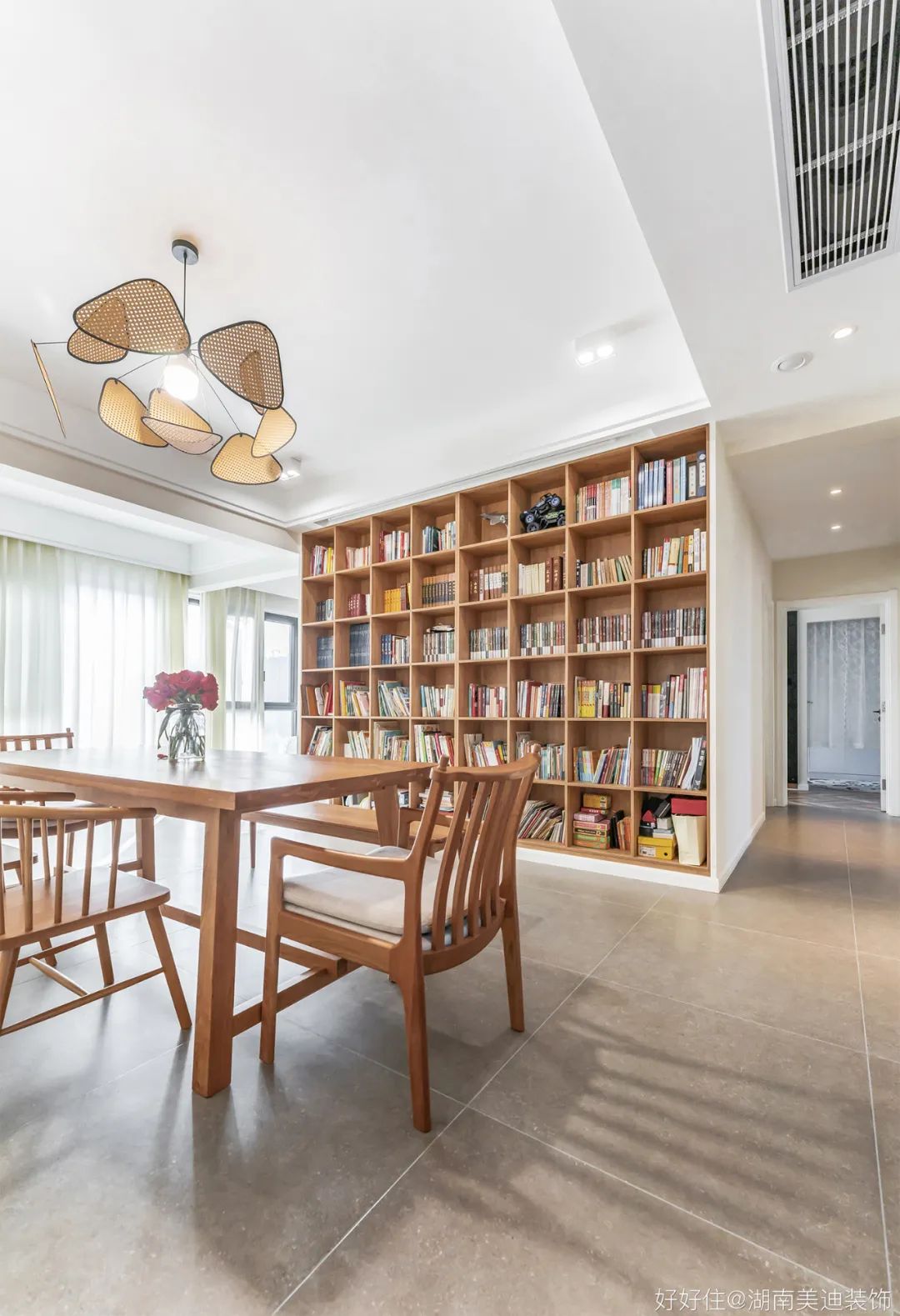 小户型客厅不装电视,小客厅布置极简不要电视