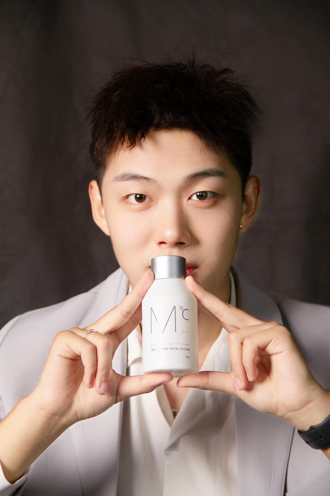 男士面部皮肤发红用什么护肤品,男士脸部皮肤干燥用什么护肤品