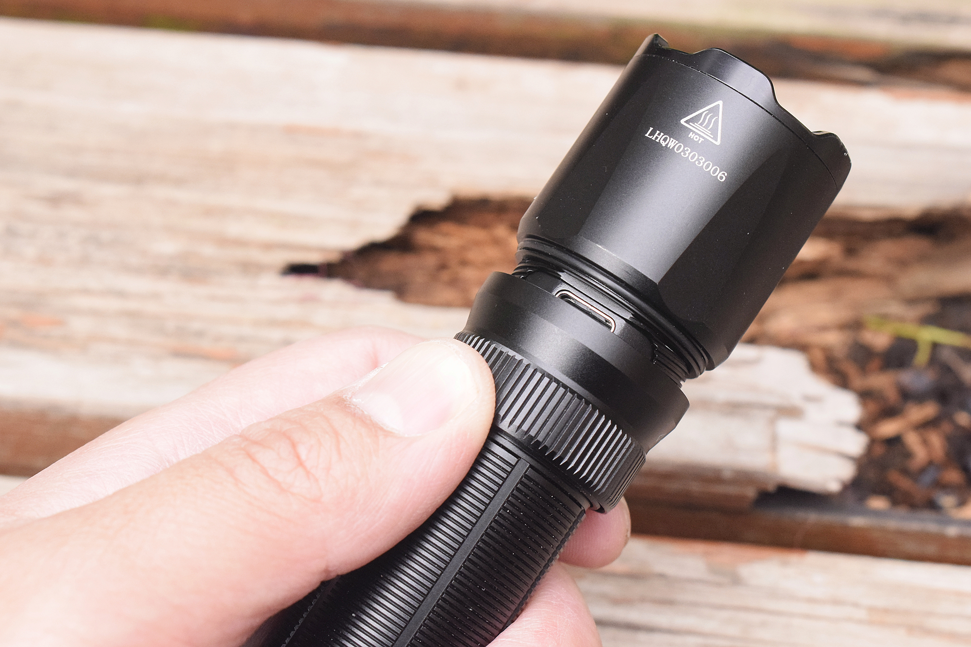 性能强悍再升级，Fenix菲尼克斯TK20RV2.0战术手电体验