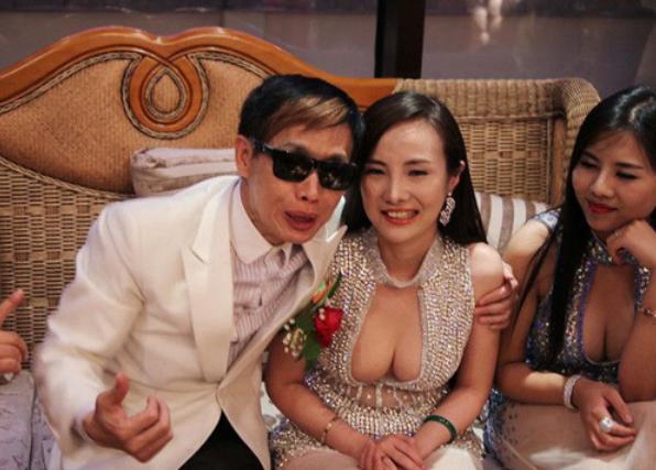 张丹峰洪欣风波后首次合体亮相,张丹峰怀柔拍戏