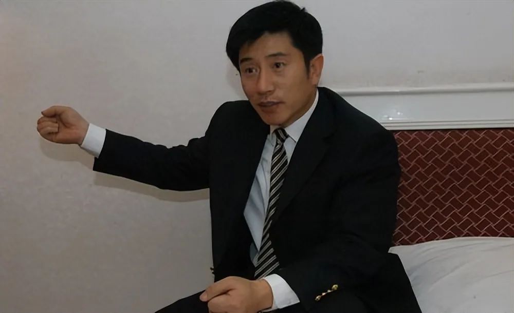 182万买手机靓号，诈骗13亿入狱，“万里大造林”的*相贵陈**，东山再起