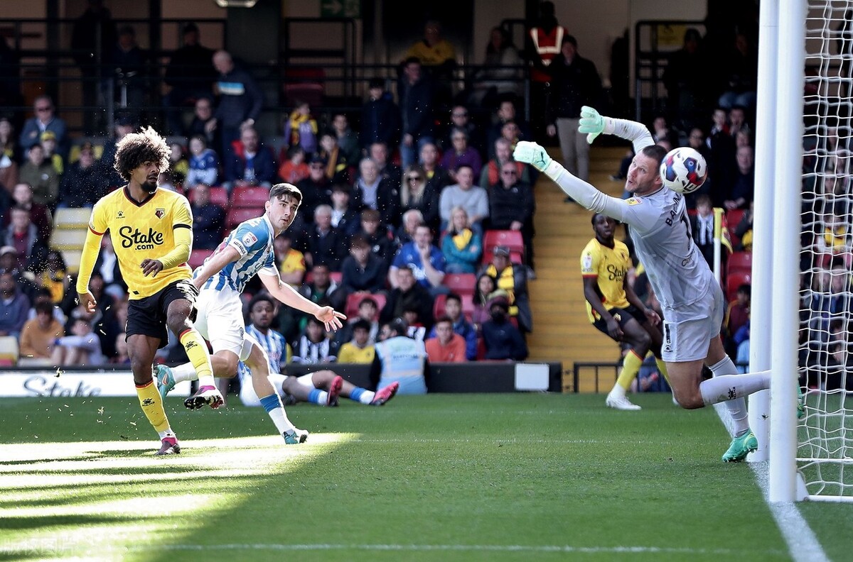 今日足球那不勒斯比赛结果,桑德兰vs哈德斯菲尔德半全场预测