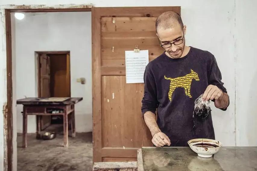 重庆法国大漆艺术家,一个法国富三代在重庆深山做漆