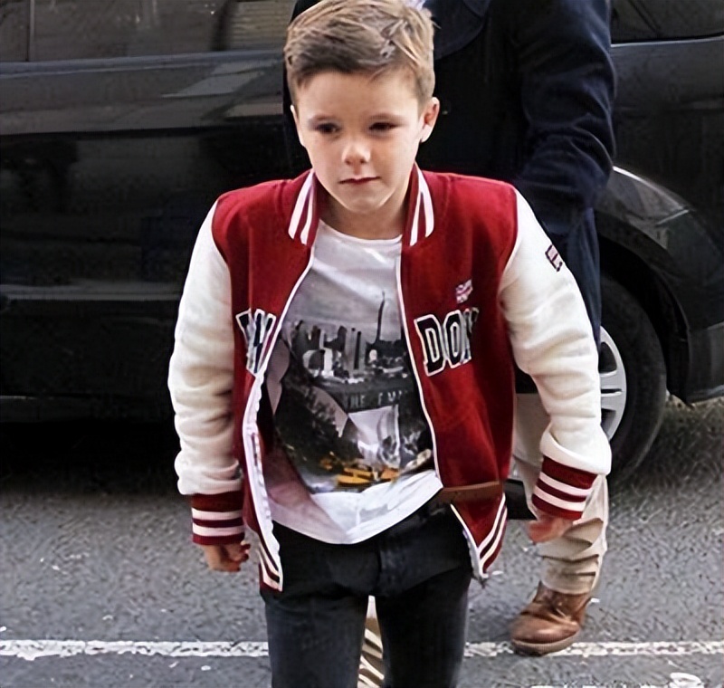 贝克汉姆布鲁克林17岁,贝克汉姆贝小七今年多大了