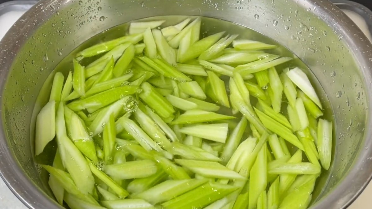 9种食物专治口臭,口气重口臭便秘怎么调理