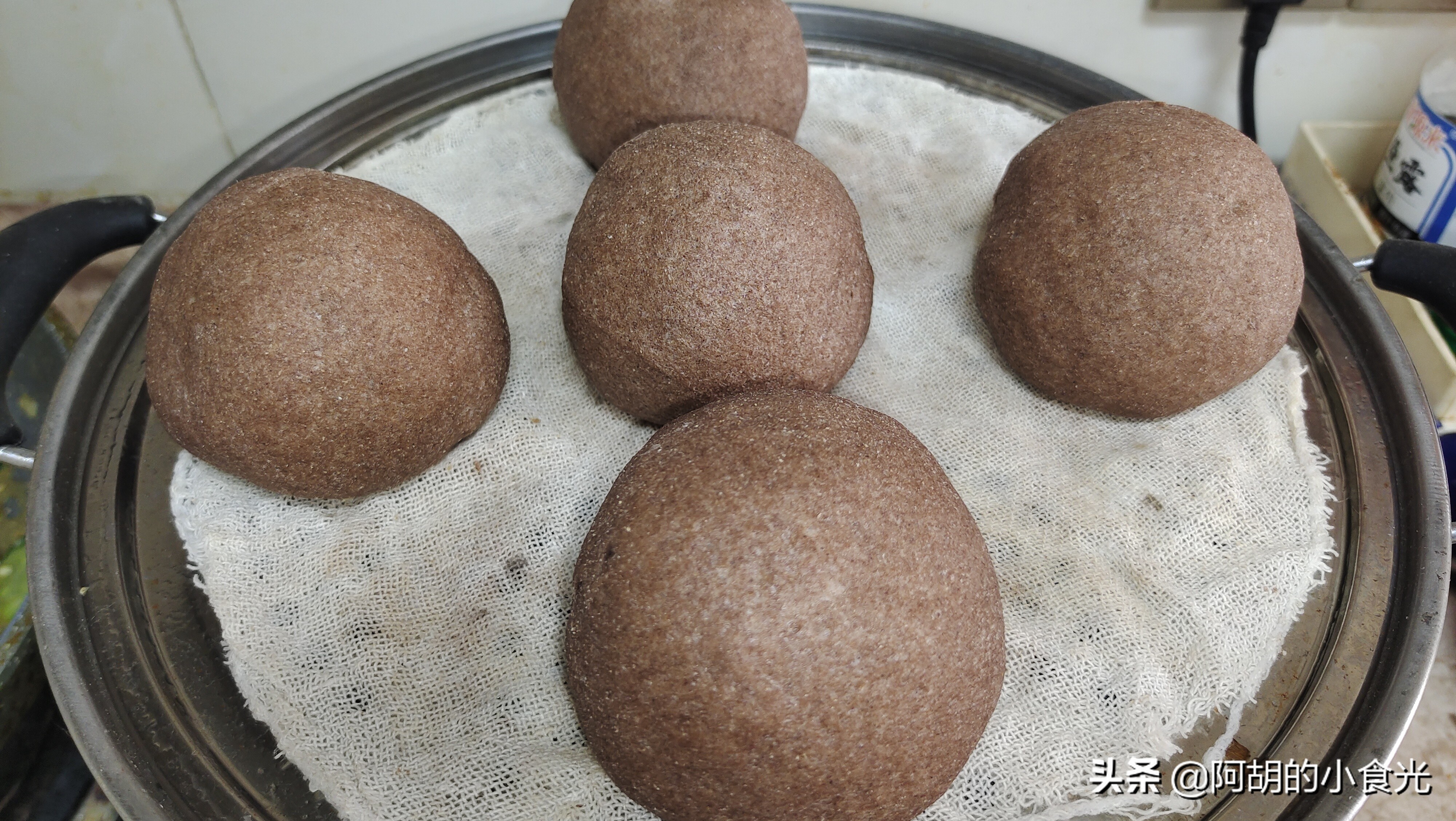 蒸全麦馒头，再加白面就错了！教你加一“粉”，比白面馒头更松软