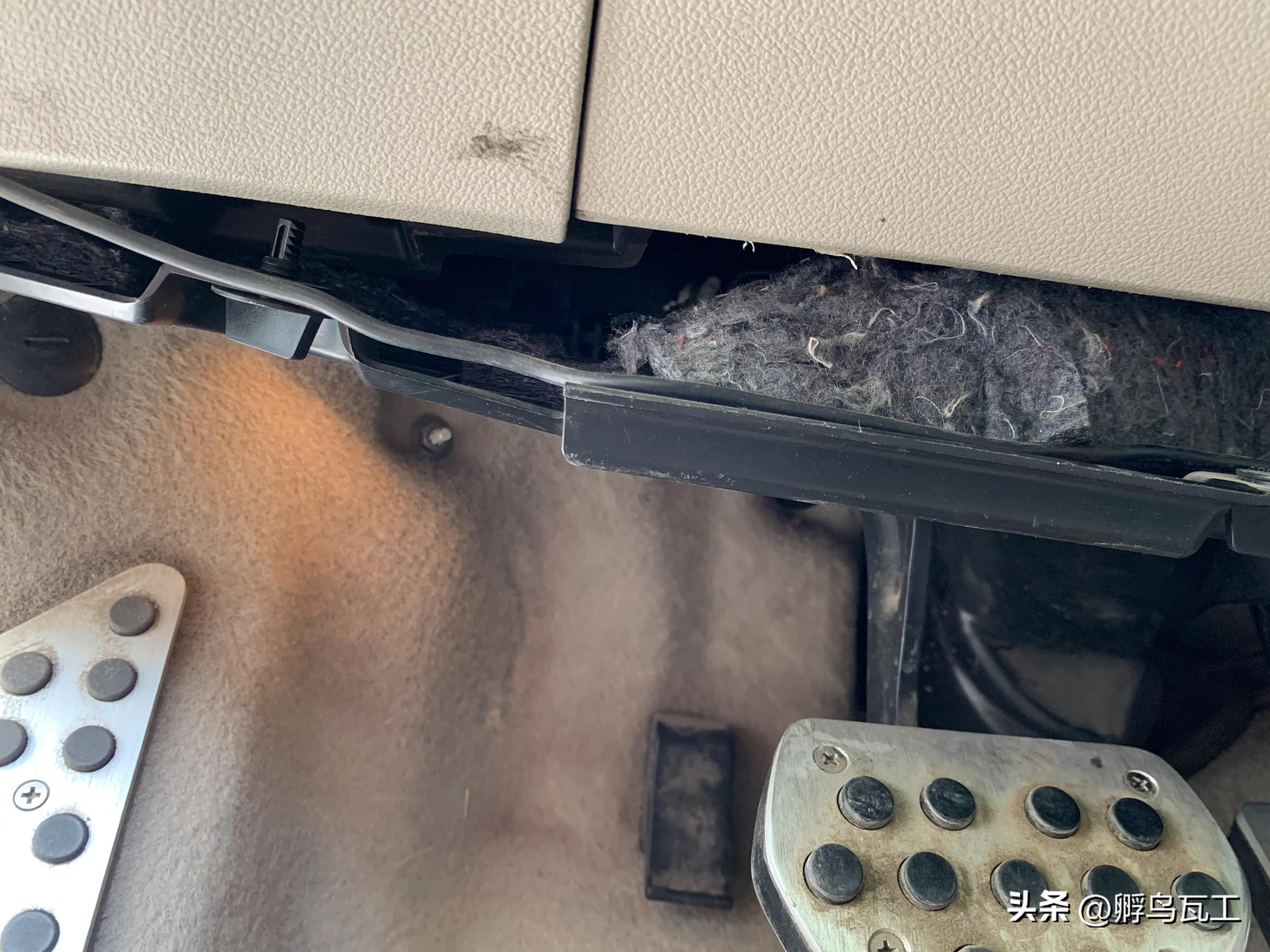 14款标致508空调滤芯更换教程,11款标致508更换空气滤芯