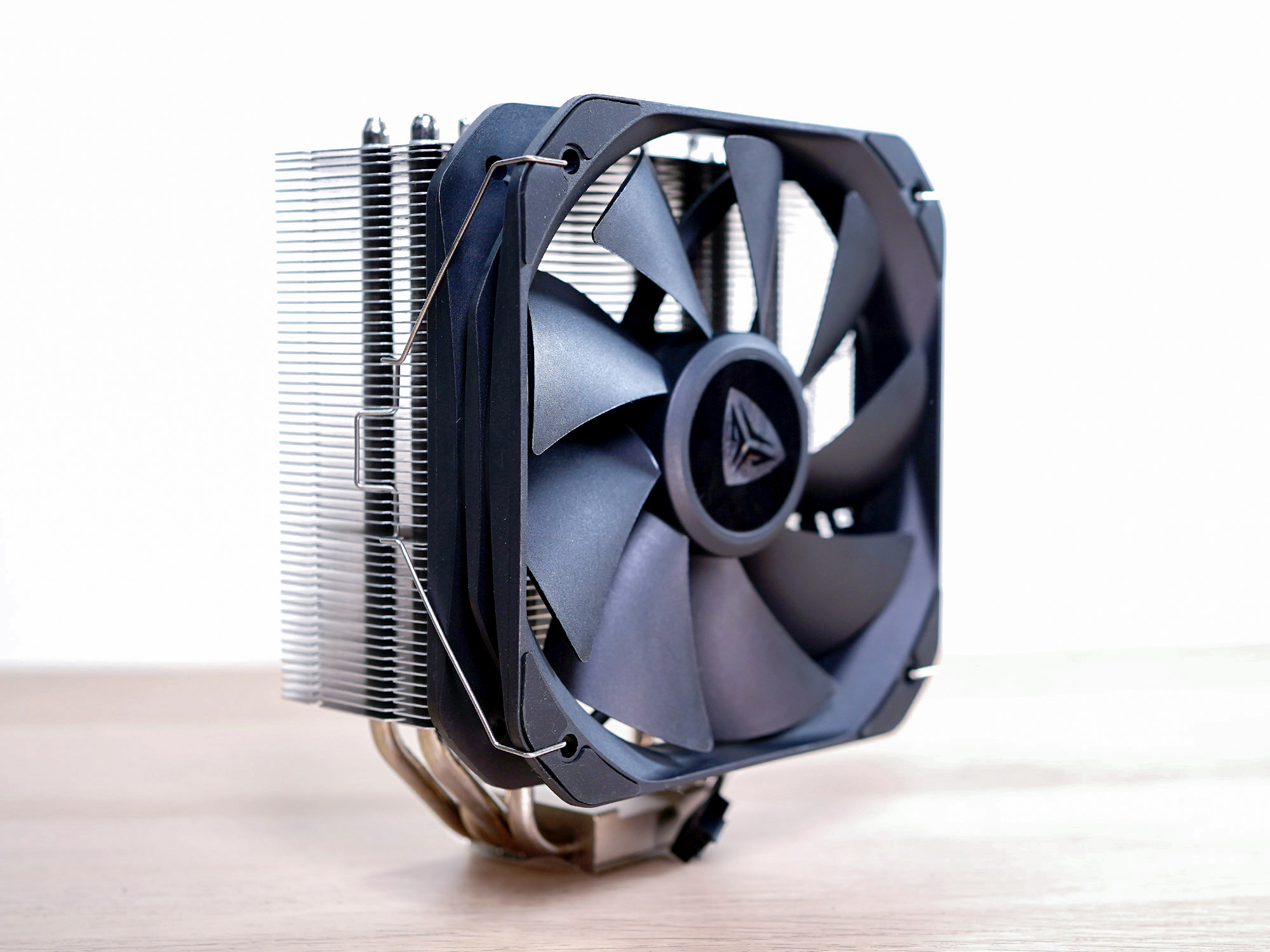 都2022年了，1080p分辨率下4GB显存够用吗？迟到的*X6R5**00XT评测