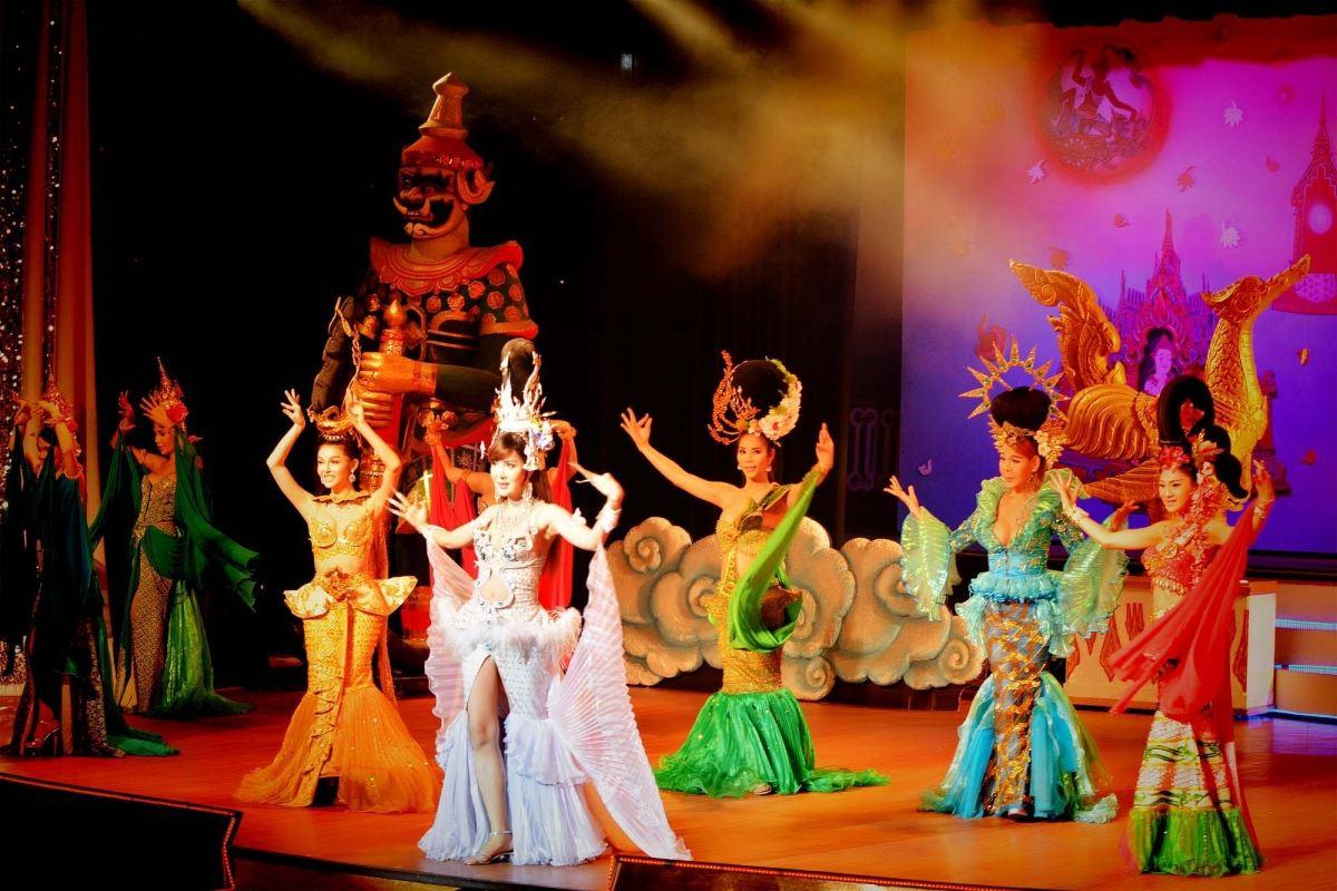 娶人妖为妻啥感觉？中国富商娶人妖皇后：生活幸福但是有点小尴尬