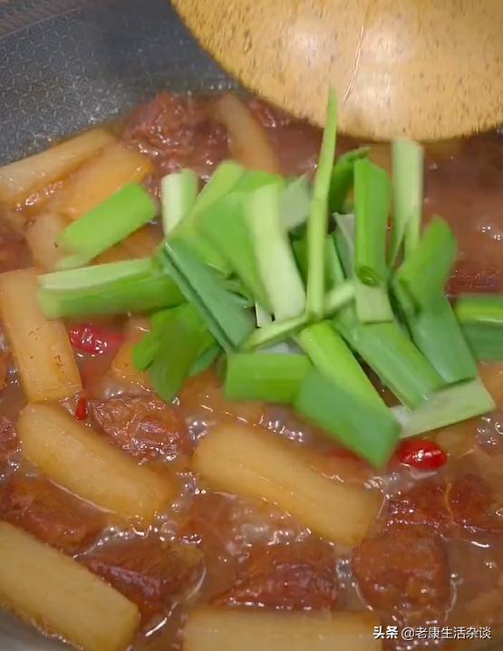 萝卜炖牛肉怎么做才软烂,萝卜炖牛肉软烂无比的秘诀