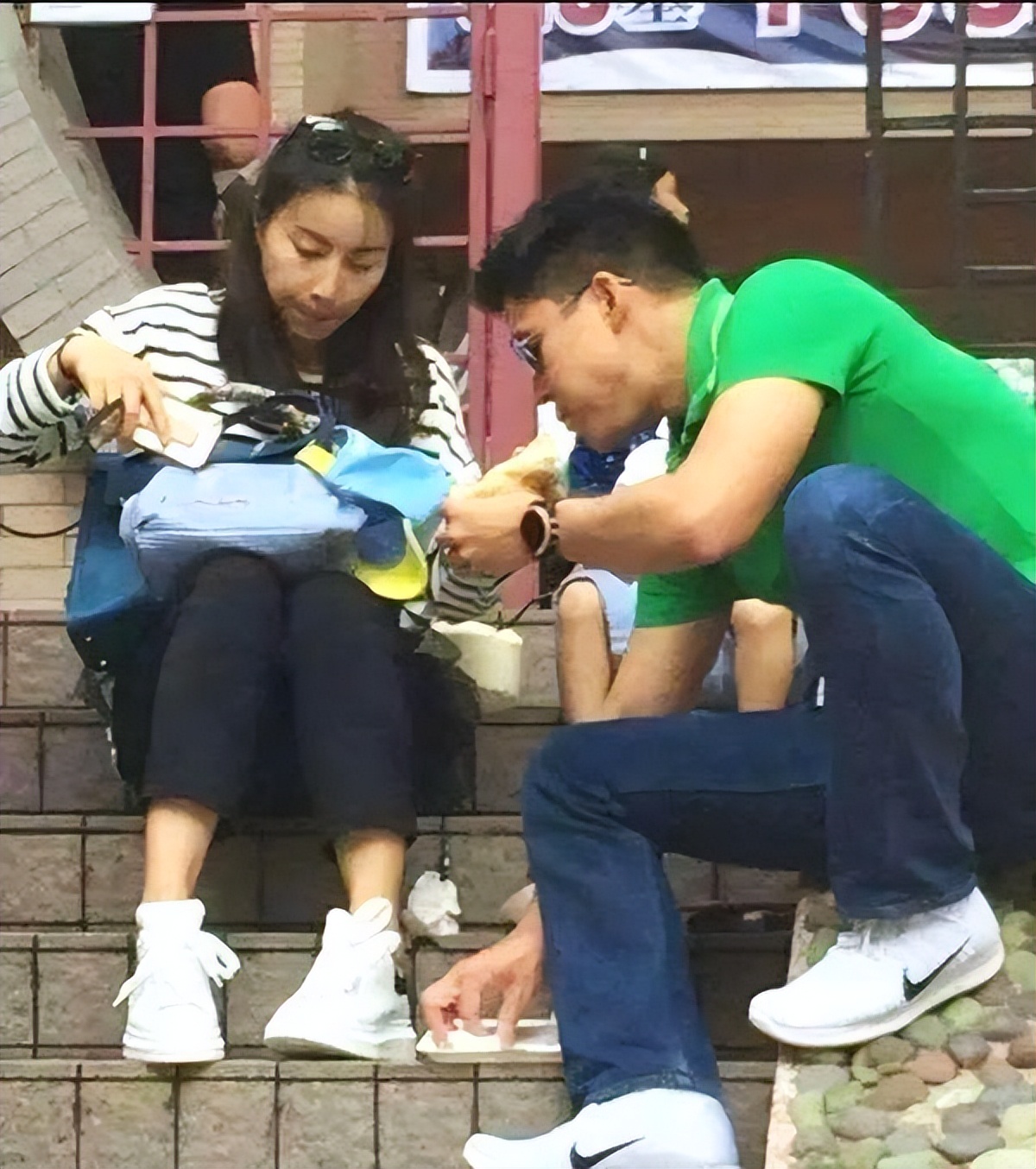 跳水皇后郭晶晶晒全家福,跳水女皇郭晶晶和豪门阔少