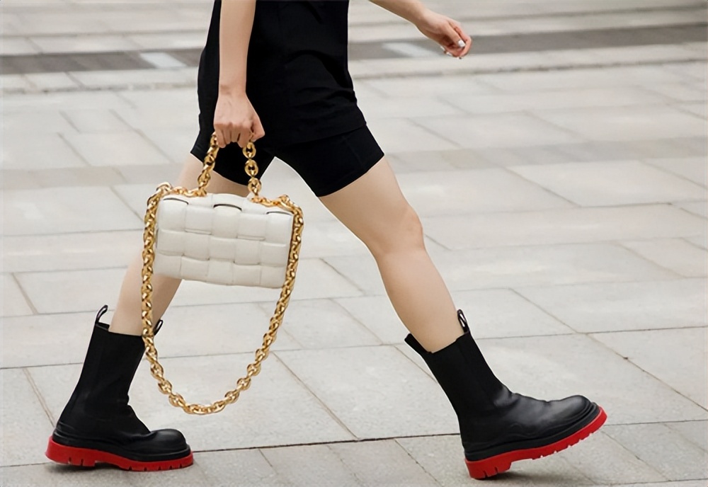 流行的大包包是什么样的,夏季实用大包包有哪些款式