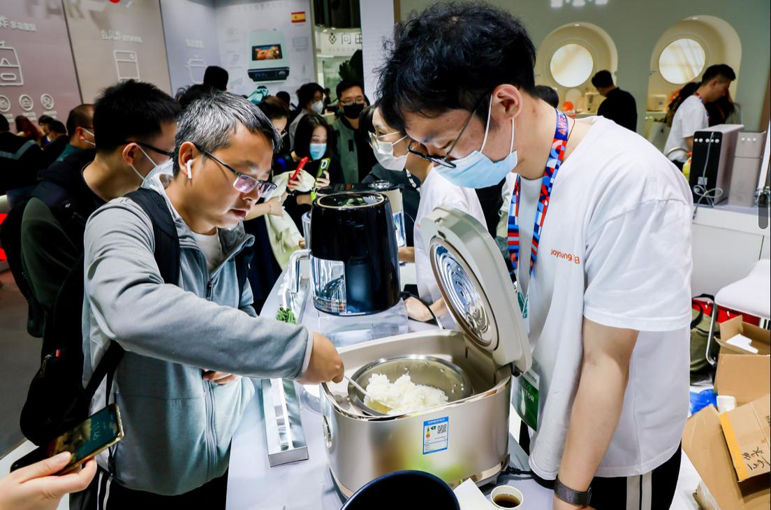 豆浆机=九阳，今天的九阳不止有豆浆机，九阳“太空科技”惊艳AWE