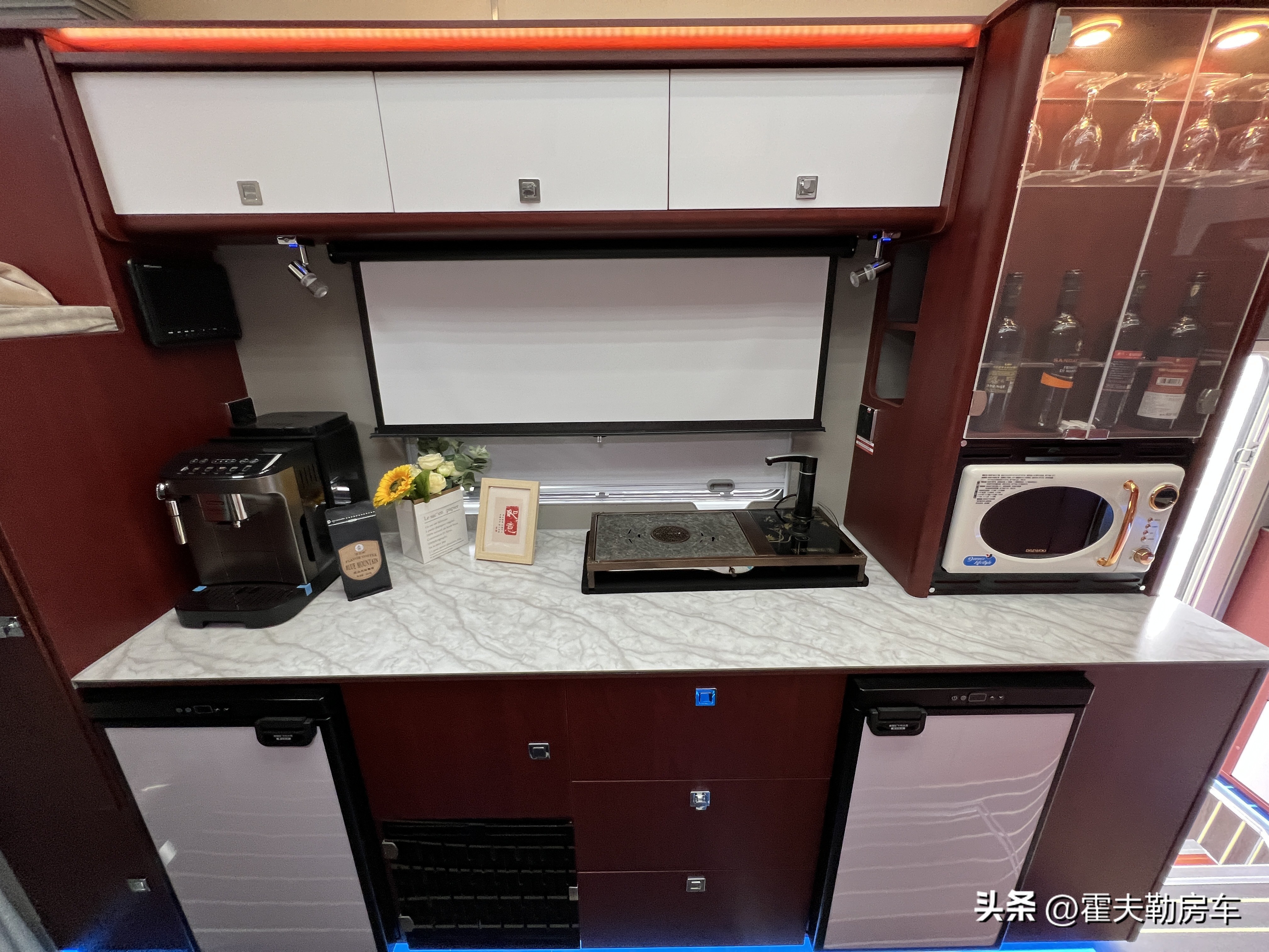 霍夫勒房车勇者天穹多少钱,试驾国内首款硬升降顶房车