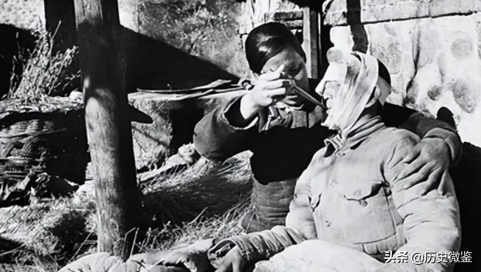 36年红军战士被*弹子**击穿胸口，老人用丝瓜瓤救活，后成为开国中将