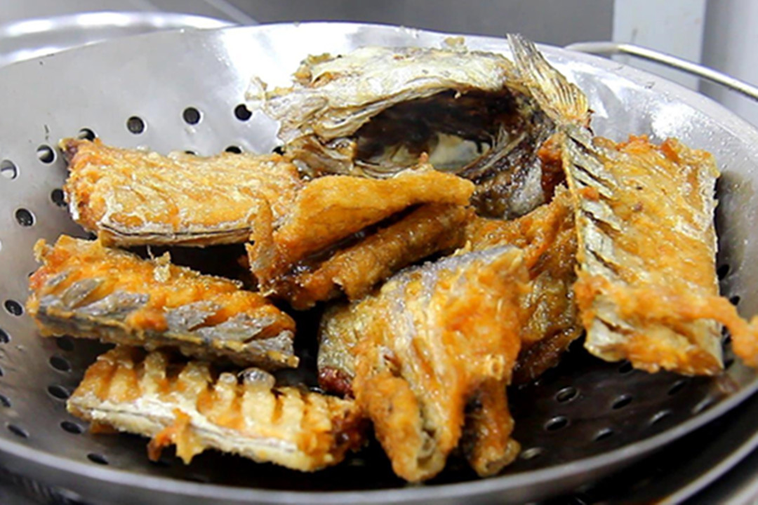 带鱼绿眼睛和黑眼睛有什么区别,买带鱼时红眼与黄眼有什么区别