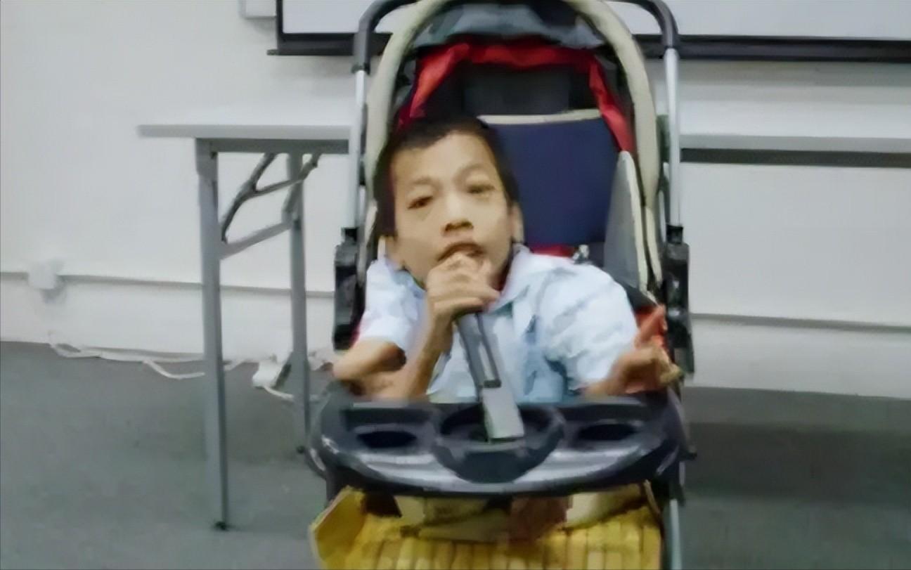 他身高不到1米，却能和1米7美娇妻生孩子，孩子到底是他的吗？