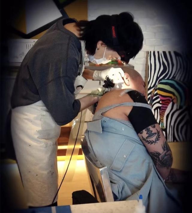 具俊晔将大s的名字纹在手臂上,大s具俊晔婚戒纹身