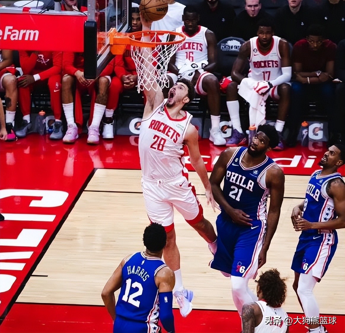 申京对抗约基奇火箭队首发,约基奇第二名