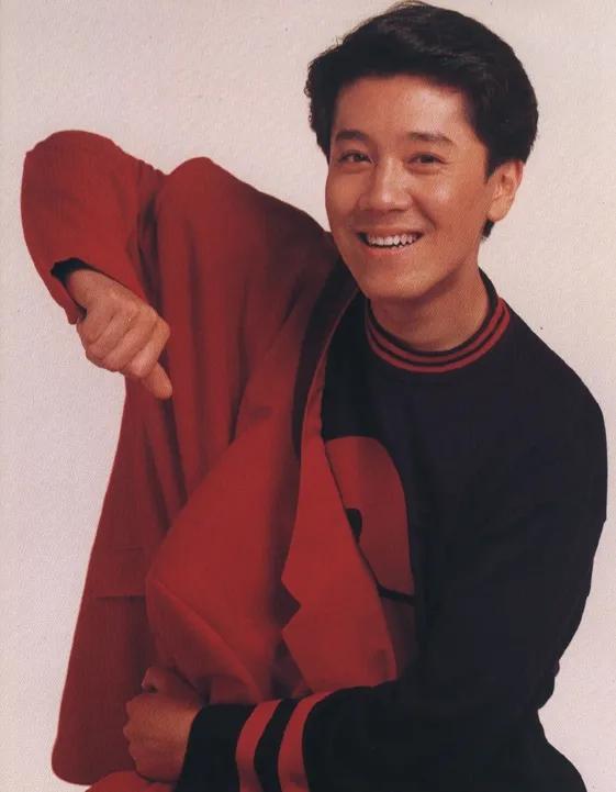 央视春晚李谷一每次登台唱的曲目,李谷一参加了多少年春晚