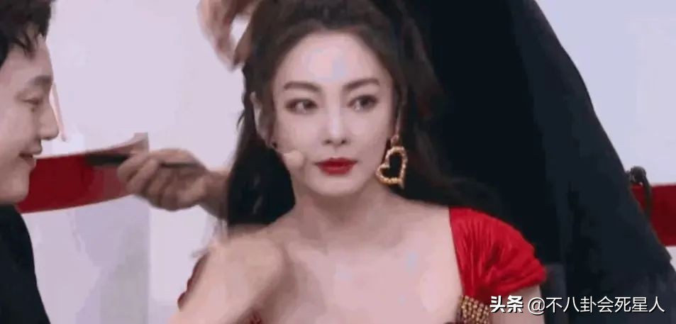 假头发假鼻子,假头发和假肚皮