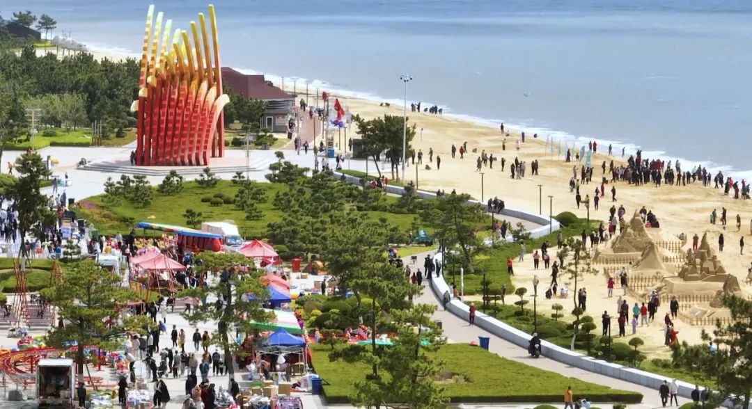 打卡沙雕、逛稻草乐园、看乒乓比赛、品美味小吃……“五一”来南海乐享假日