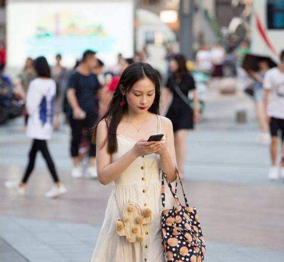 外地女生和本地女生哪个好谈,谈女朋友该去什么地方