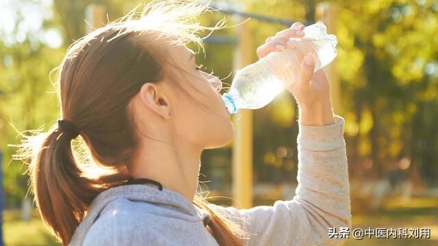 嗓子干喝水不管用喝药不管用,嗓子干喝多少白开水都不管用