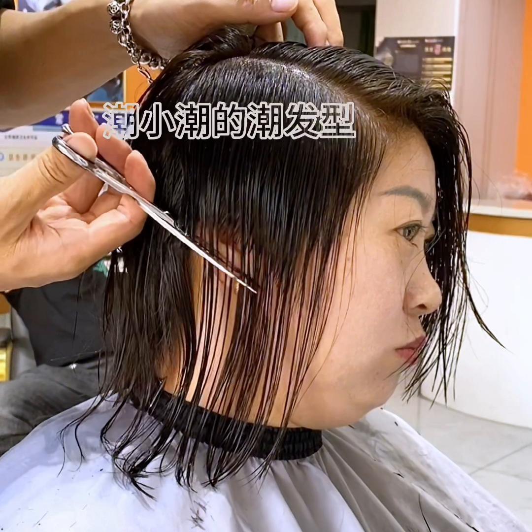 潮跟土到极致的发型,一款简单而又成熟婉约的发型