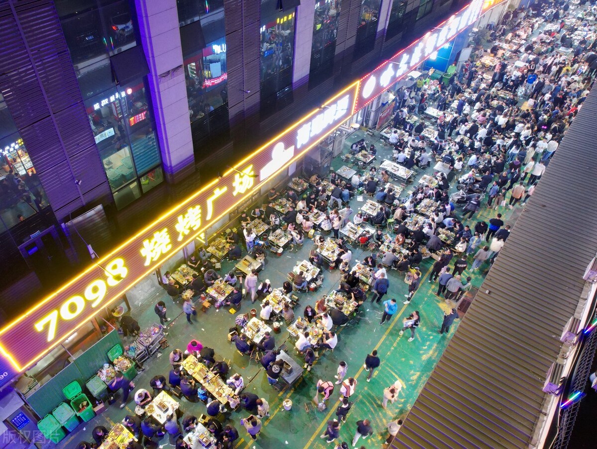 中国一季度经济，增长4.8%！中国老百姓爱上消费！美国人想接触？