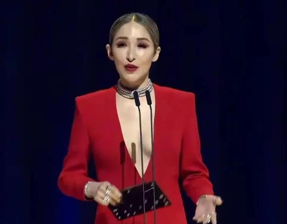 41岁的殷桃和46岁的梅婷,殷桃梅婷最好看的图片