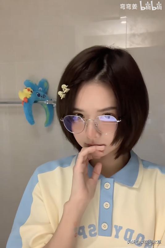 小孩齐刘海太短了怎么补救,小朋友齐刘海变八字刘海