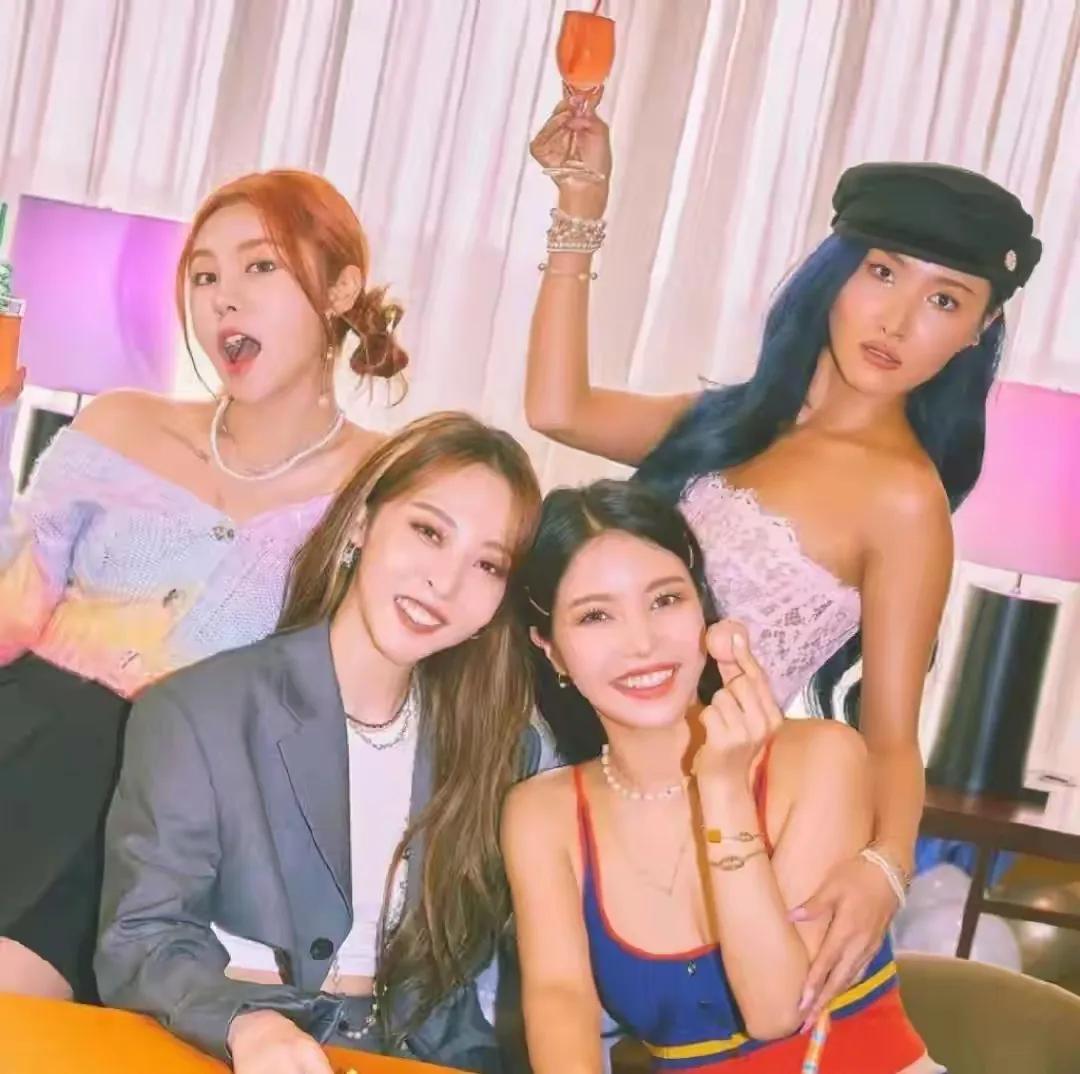 曝华莎学校演出涉嫌犯罪，舔手指摸*体下**动作不雅，学生家长已举报