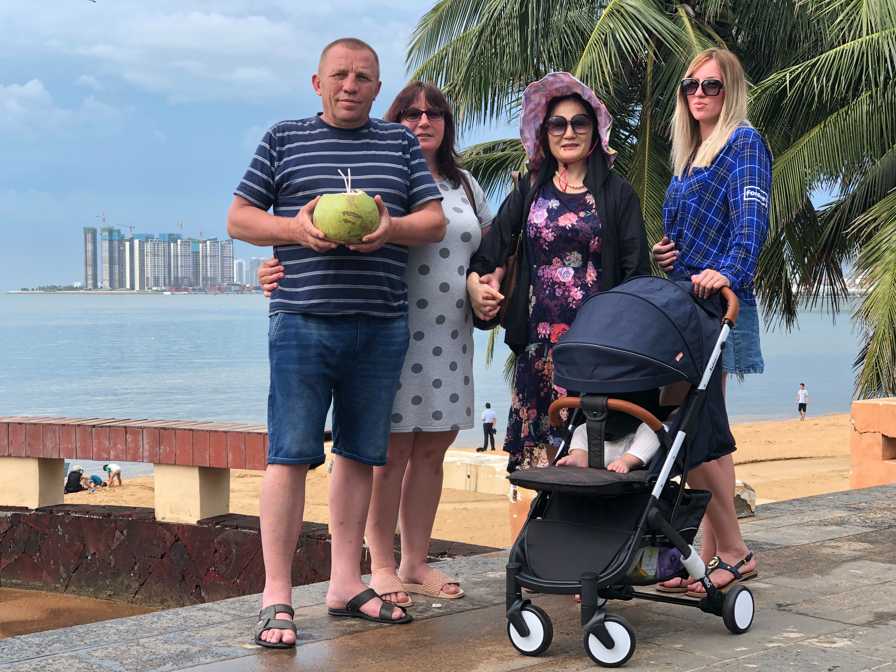 25年前河南小伙娶乌克兰美女,中国小伙娶19岁乌克兰妻子现状