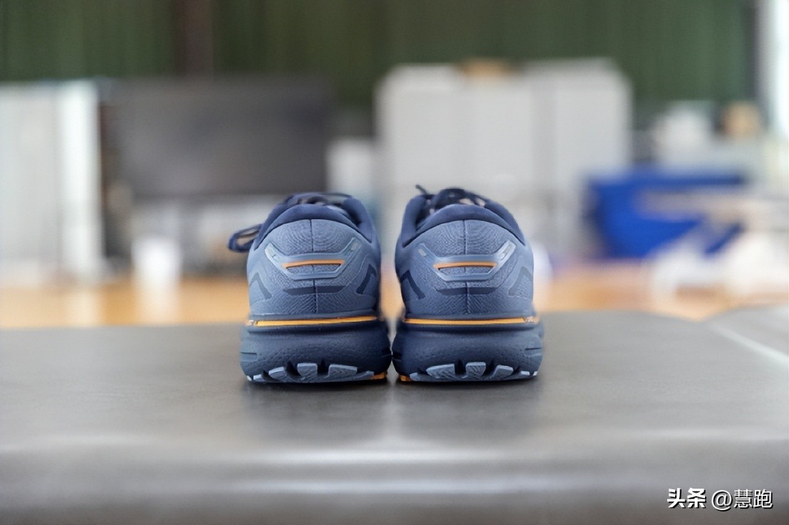 灵动飘逸的脚感你体验过吗？这双跑鞋可以给你答案