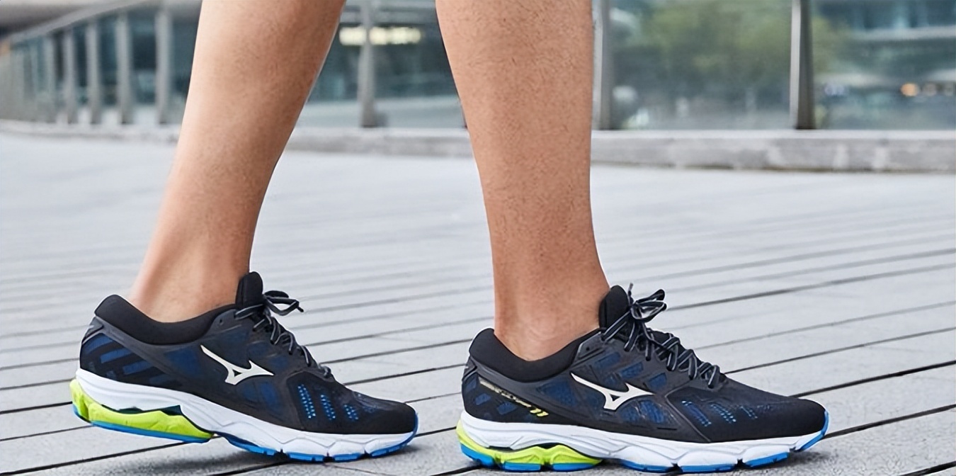 亚瑟士美津浓迪卡侬慢跑鞋,美津浓与亚瑟士跑步鞋评测