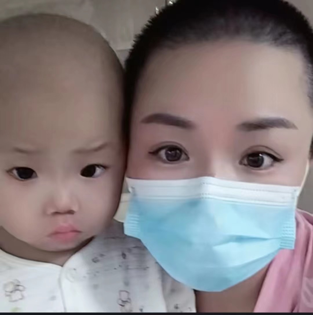 一对夫妇生出双胞胎,夫妻借22万生下试管双胞胎