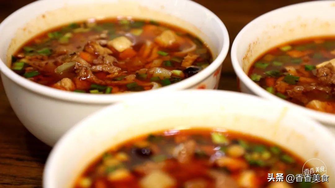 一碗营养丰富又好吃的面,有点宽和厚而且有嚼劲的面