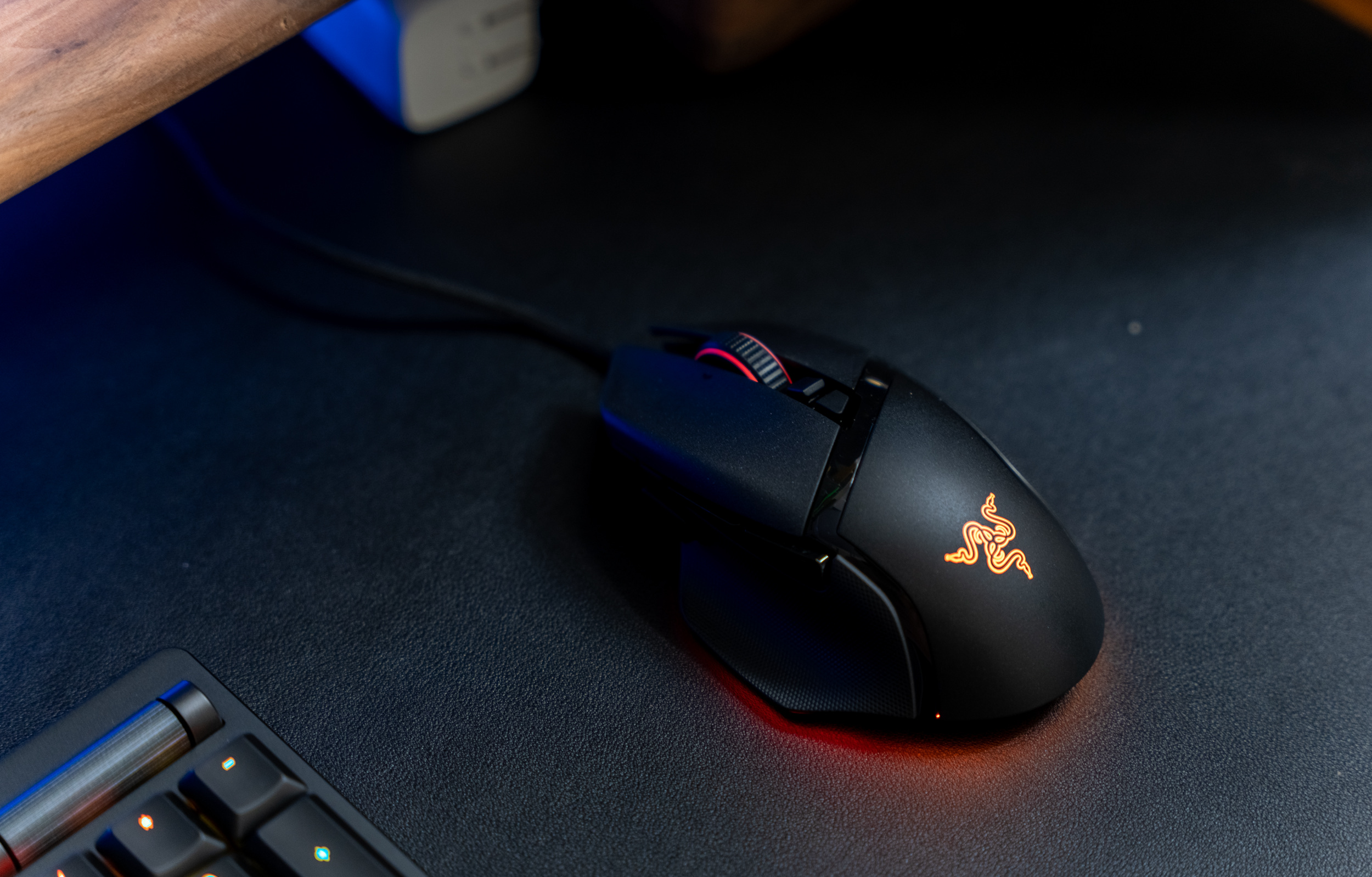 “信仰之光”丨矮轴的噬魂金蝎，或许是最好看的RBG无线机械键盘