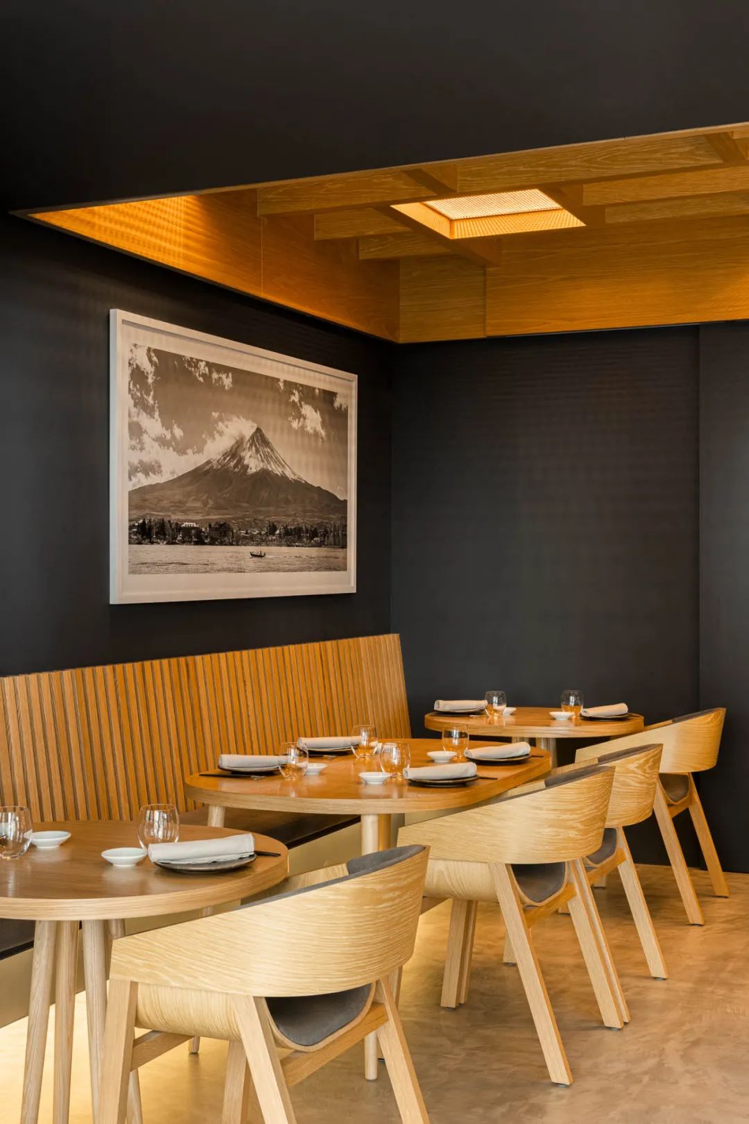 西城创意餐馆设计风格,新型餐馆造型设计