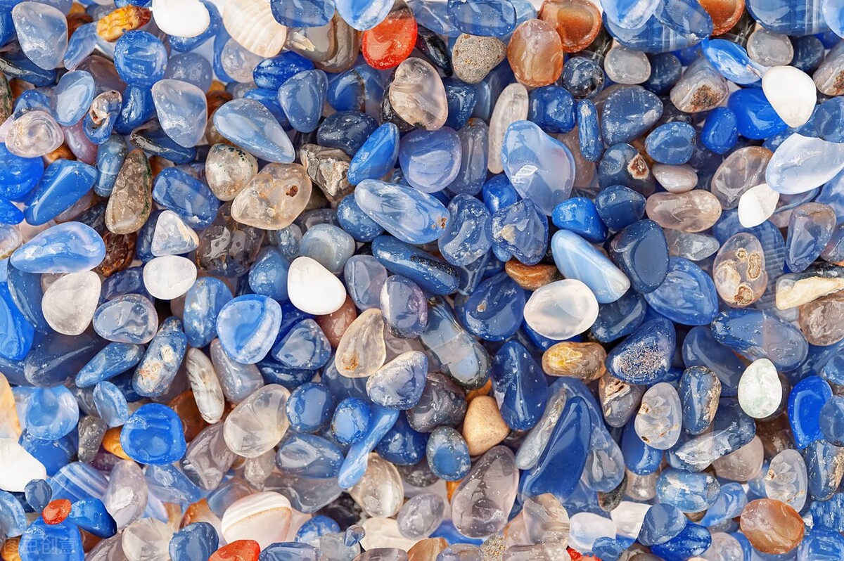 玻璃的原材料是什么从哪里来,玻璃的原材料是什么样的