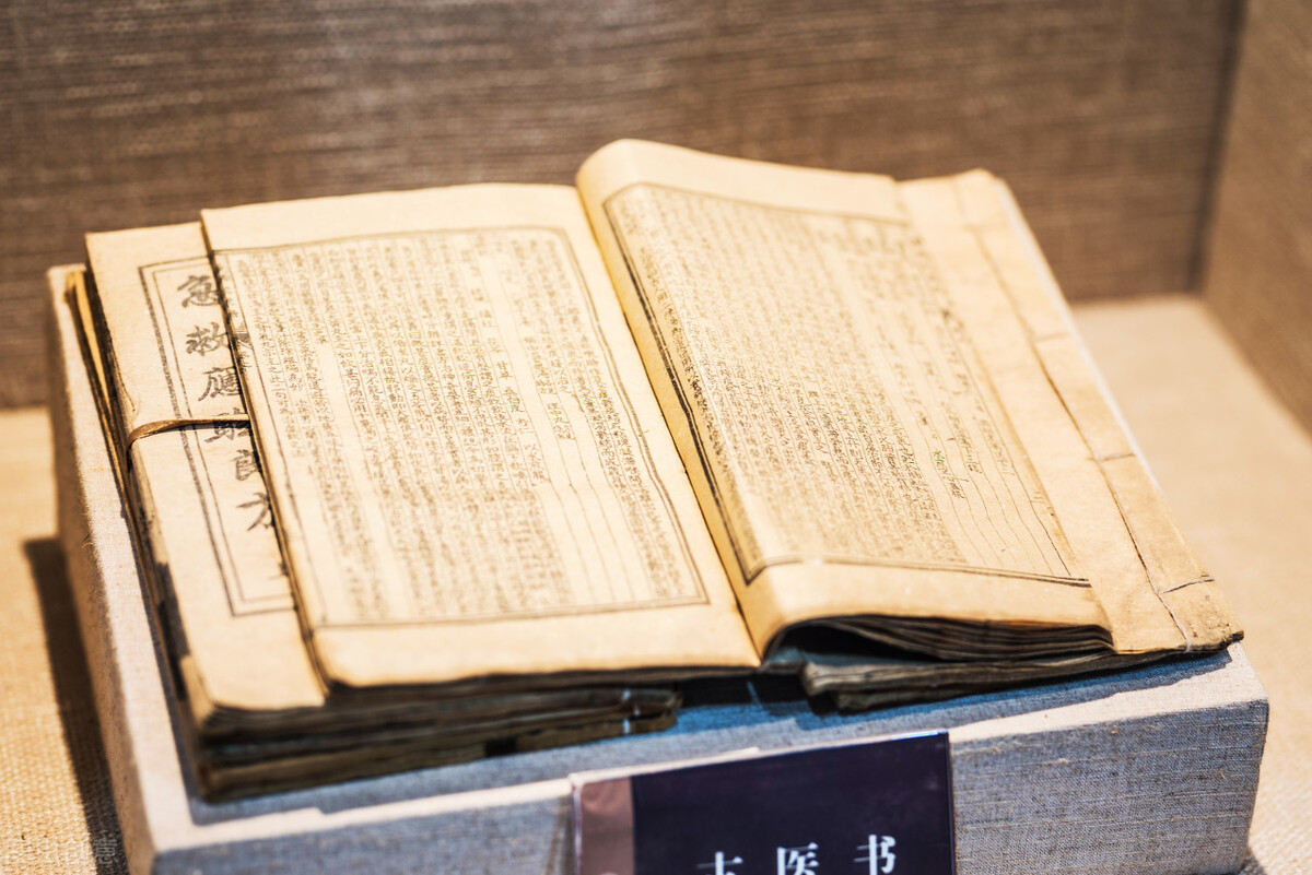 乳房结节结块不通怎么治疗,乳腺结块与结节有区别吗