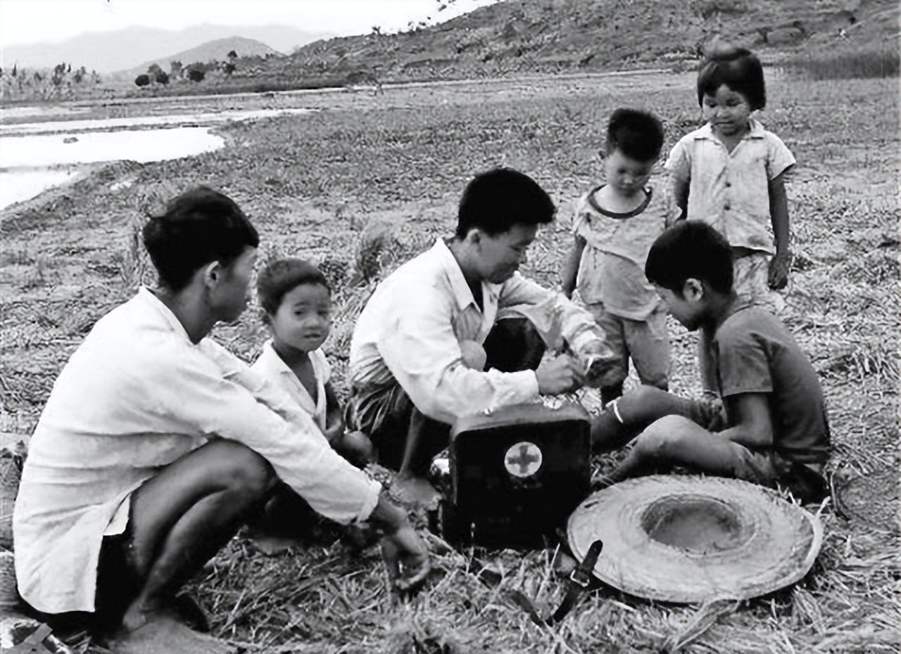 1965年的医疗会上，毛主席怒言：汇报半天，全是城里的医疗成就！