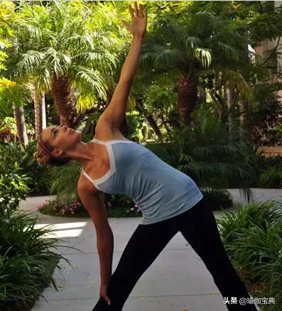 可以在家掌握的3个基本瑜伽姿势,躺着可以练的瑜伽动作