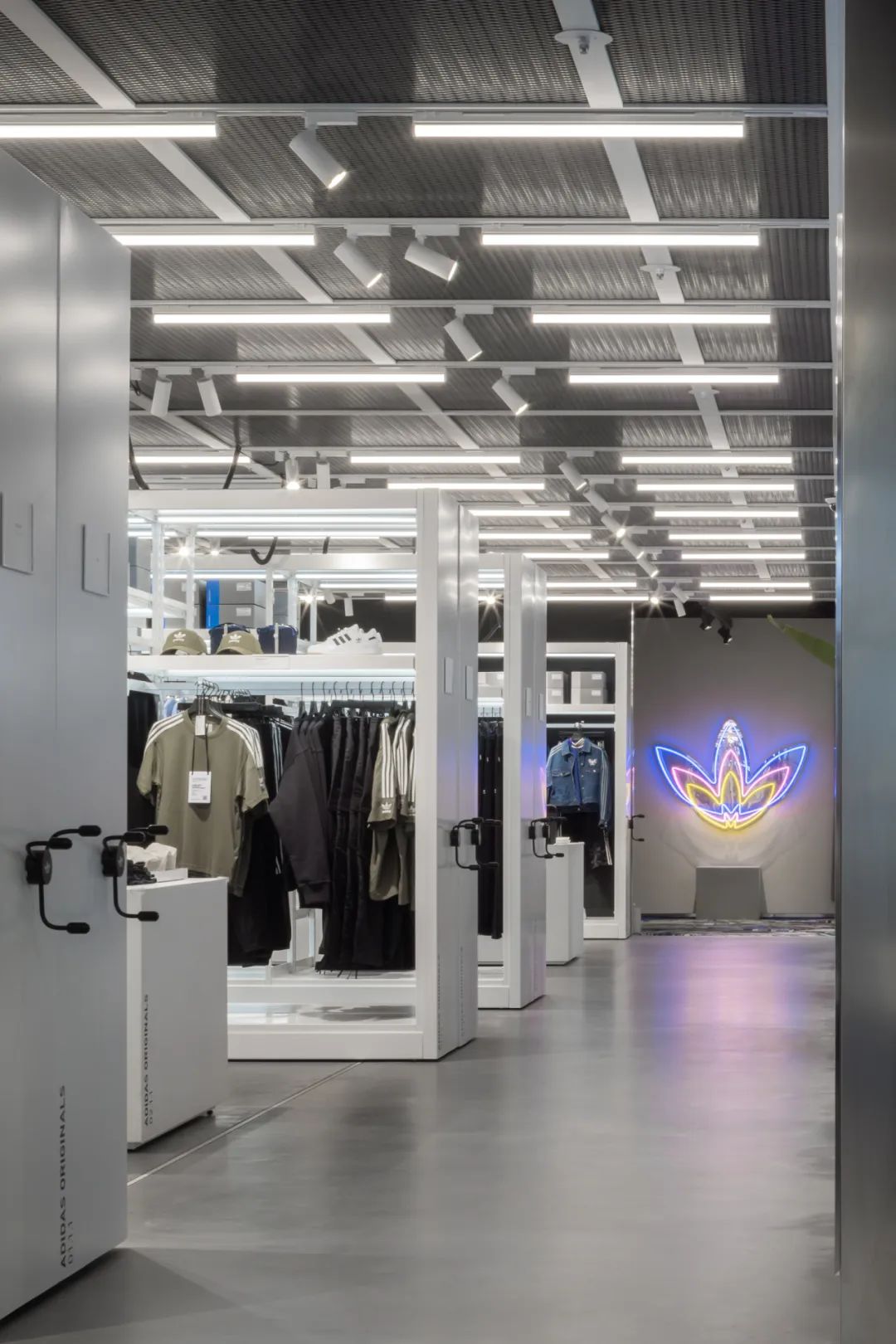 万社设计靠谱吗,首尔adidas旗舰店