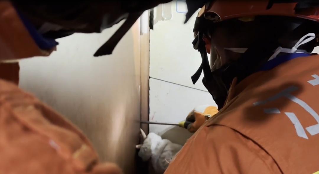 一岁宝宝手指被门夹肿了如何消肿,小孩子手指被门夹了指甲能长好吗