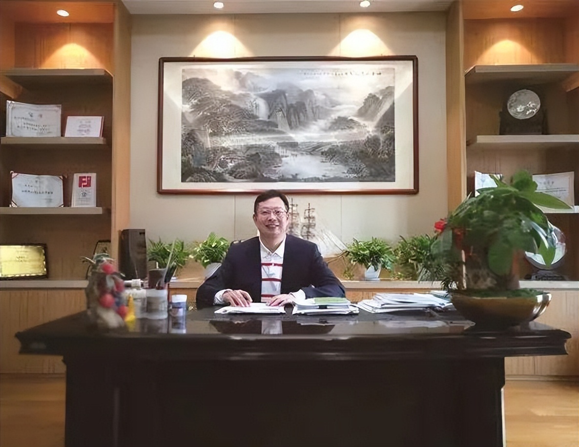 福建莆田富豪苏庆灿发迹史，放弃铁饭碗成就上市企业，身价150亿